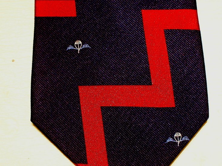 7th Parachute Regiment RHA silk crest/stripe tie - Click Image to Close