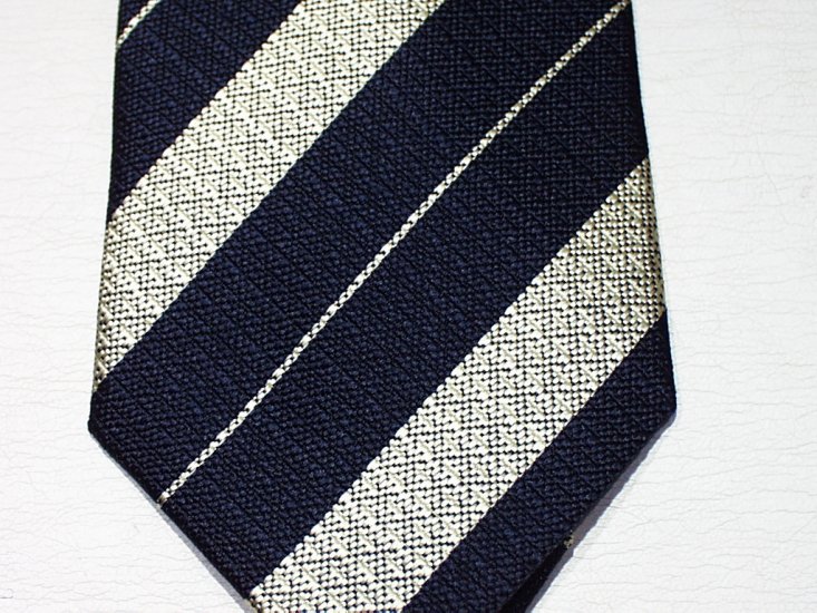 7th Queen's Own Hussars non crease silk stripe tie - Click Image to Close