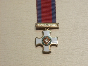 Distinguished Service Order E11R miniature medal - Click Image to Close