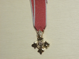 OBE (Civil) miniature medal - Click Image to Close