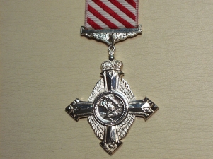 Air Force Cross GV1 miniature medal - Click Image to Close