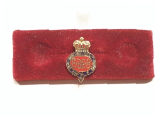 Grenadier Guards cypher lapel badge - Click Image to Close