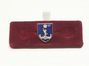 Royal Signals shield shaped lapel pin - Click Image to Close