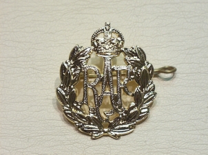 RAF KC cap badge - Click Image to Close