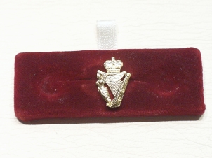 Ulster Defence Regiment (UDR) lapel pin - Click Image to Close