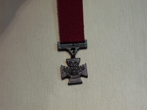 Victoria Cross miniature medal - Click Image to Close