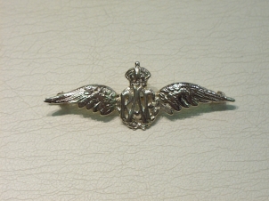 9ct Gold RAF brooch - Click Image to Close