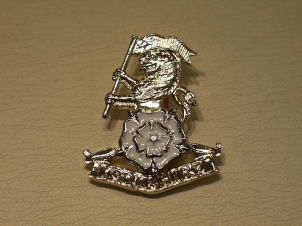 The Yorkshire Regiment (new) cap badge - Click Image to Close
