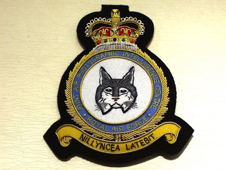 Joint Air Photographic Intelligence Centre blazer badge - Click Image to Close
