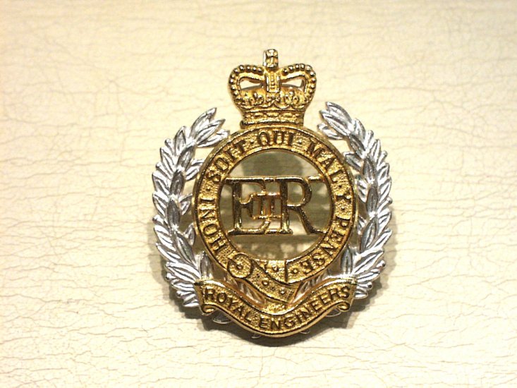 Royal Engineers EIIR Officers cap badge - Click Image to Close