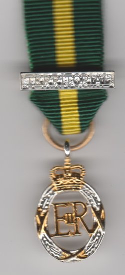 Territorial Army Decoration EIIR Pre 1969 miniature medal - Click Image to Close