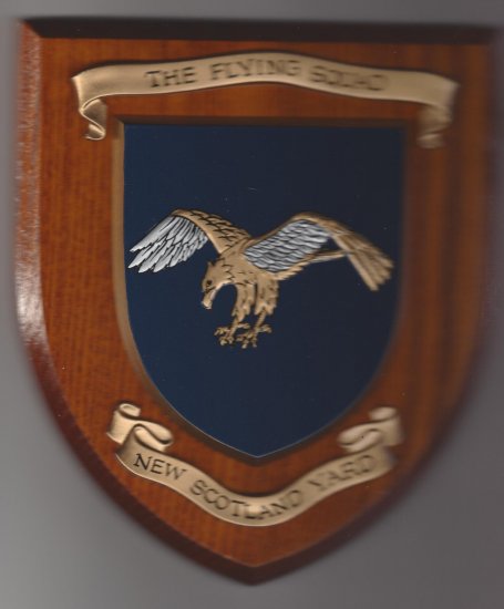 The Flying Squad wooden wall shield - Click Image to Close
