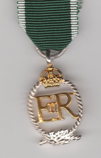 Royal Naval Reserve Decoration EIIR miniature medal - Click Image to Close