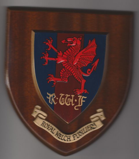 Royal Welch Fusiliers hand painted wooden wall shield - Click Image to Close