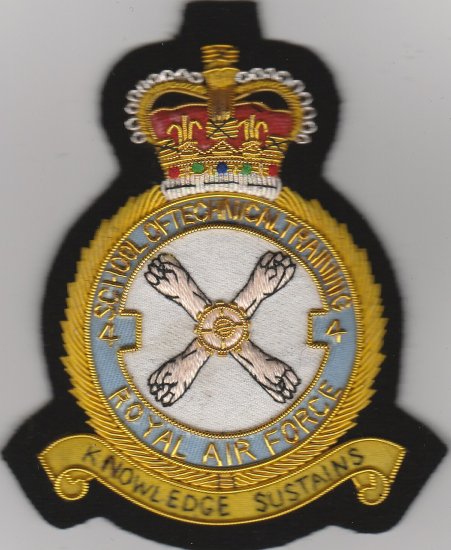 No 4 School of Technical Training RAF blazer badge - Click Image to Close