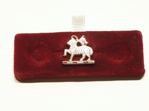 Queen's Royal Regiment (lamb and flag) lapel pin - Click Image to Close