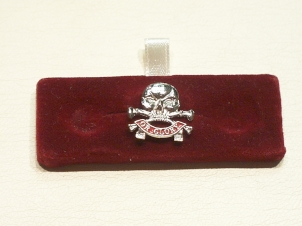 Queens Royal Lancers lapel badge - Click Image to Close