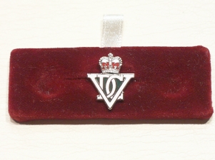 5th Inniskilling Dragoon Guards lapel badge - Click Image to Close