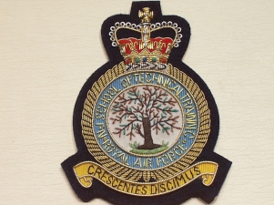 1 School of Technical Training Queen's Crown blazer badge - Click Image to Close