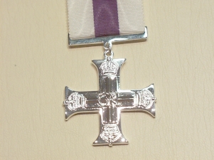 Military Cross George V1 miniature medal - Click Image to Close