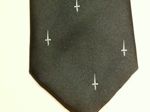 42/48 Commando (White Dagger Motif) polyester crested tie - Click Image to Close