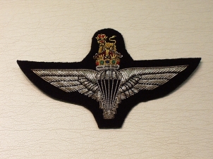 Parachute Regiment KC (RHQ Pattern) blazer badge 97 - Click Image to Close