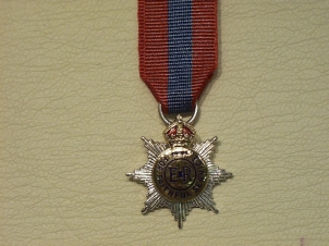 Imperial Service Order E11R miniature medal - Click Image to Close