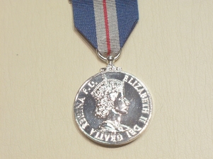 Queen's Gallantry Medal (Miniature medal) - Click Image to Close