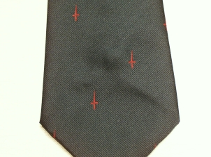 45 Commando (Red Dagger Motif) polyester crested tie - Click Image to Close