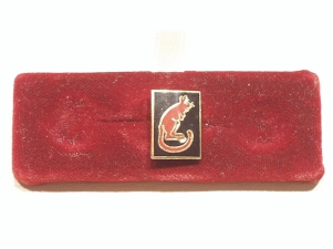 Desert Rats lapel badge - Click Image to Close