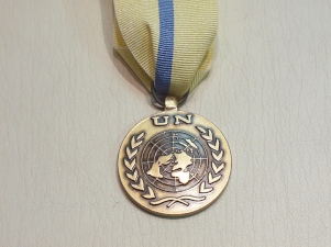 UN Iraq & Kuwait (UNIKOM) full sized medal - Click Image to Close