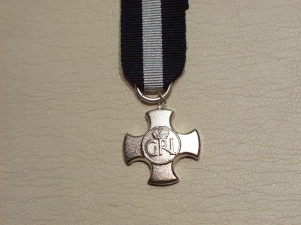 Distinguished Service Cross GV1 miniature medal - Click Image to Close