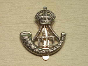 Durham Light Infantry King's Crown cap badge - Click Image to Close