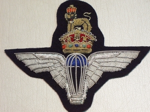 Parachute Regiment (No Scroll) Kings crown wire blazer badge - Click Image to Close