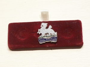 Royal Berkshire Regiment lapel badge - Click Image to Close