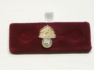 Royal Regiment of Fusiliers lapel badge - Click Image to Close