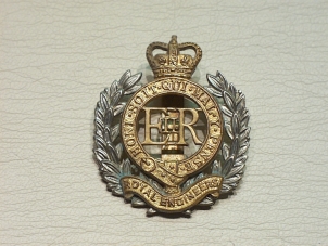 Royal Engineers E11R cap badge - Click Image to Close