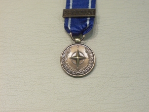 NATO bar Ex-Yugoslavie miniature medal - Click Image to Close
