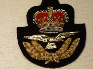 RAF Officers QC cap badge - Click Image to Close