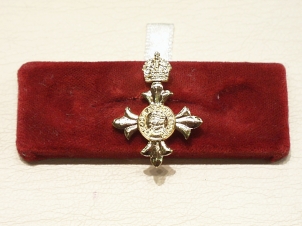 OBE lapel pin - Click Image to Close
